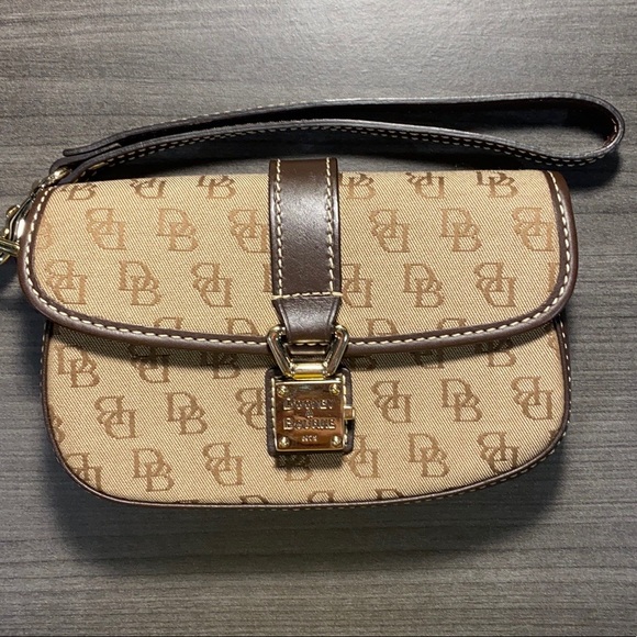 Dooney & Bourke Handbags - NWOT- Dooney & Bourke wristlet
